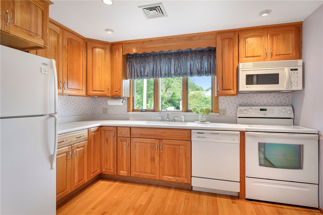 31 Avice Street Narragansett, RI 02882 - Photo 24 of 39