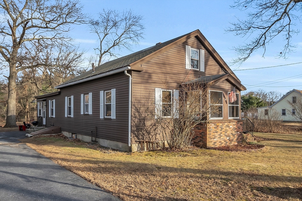 27-29 Catacunemaug Road Shirley, MA 01464 - Photo 1 of 35 Gallery Image 1