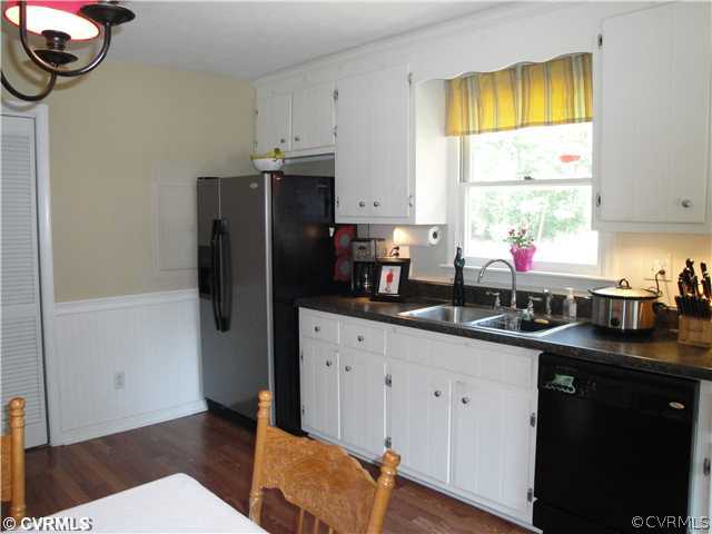 1908 Graves Road Sandston, VA 23150 - Photo 3 of 12 Kitchen