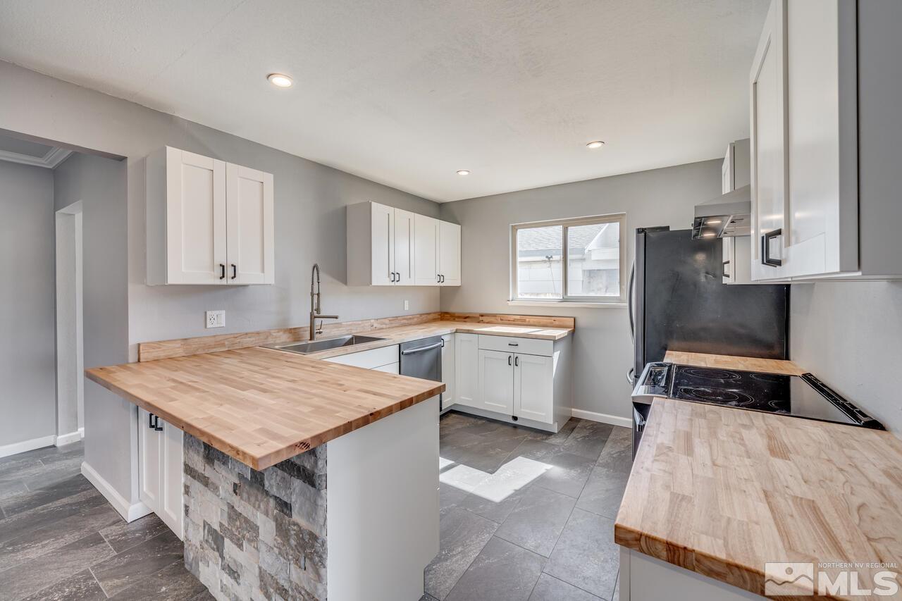 3369 Heights Reno, NV 89503 - Photo 16 of 29 Photo 16