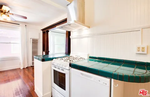 $2,195,000 | 105 Park Place, Venice, CA 90291