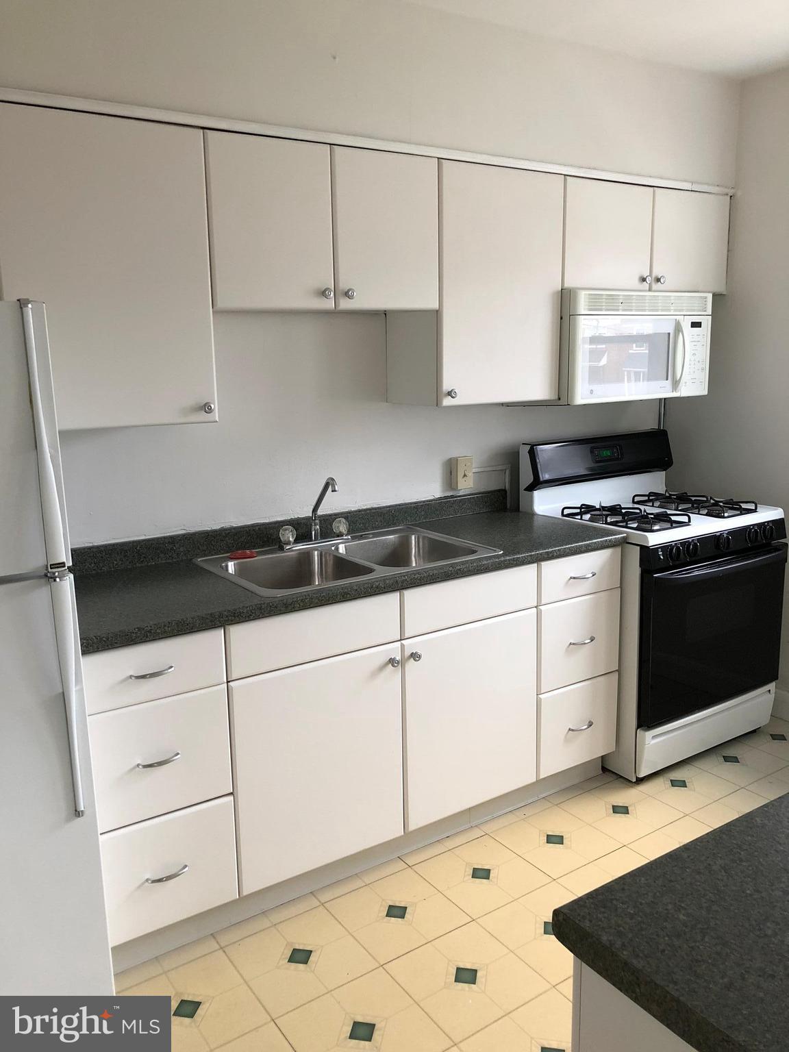3601 Delverne Road Baltimore, MD 21218 - Photo 2 of 15 Kitchen