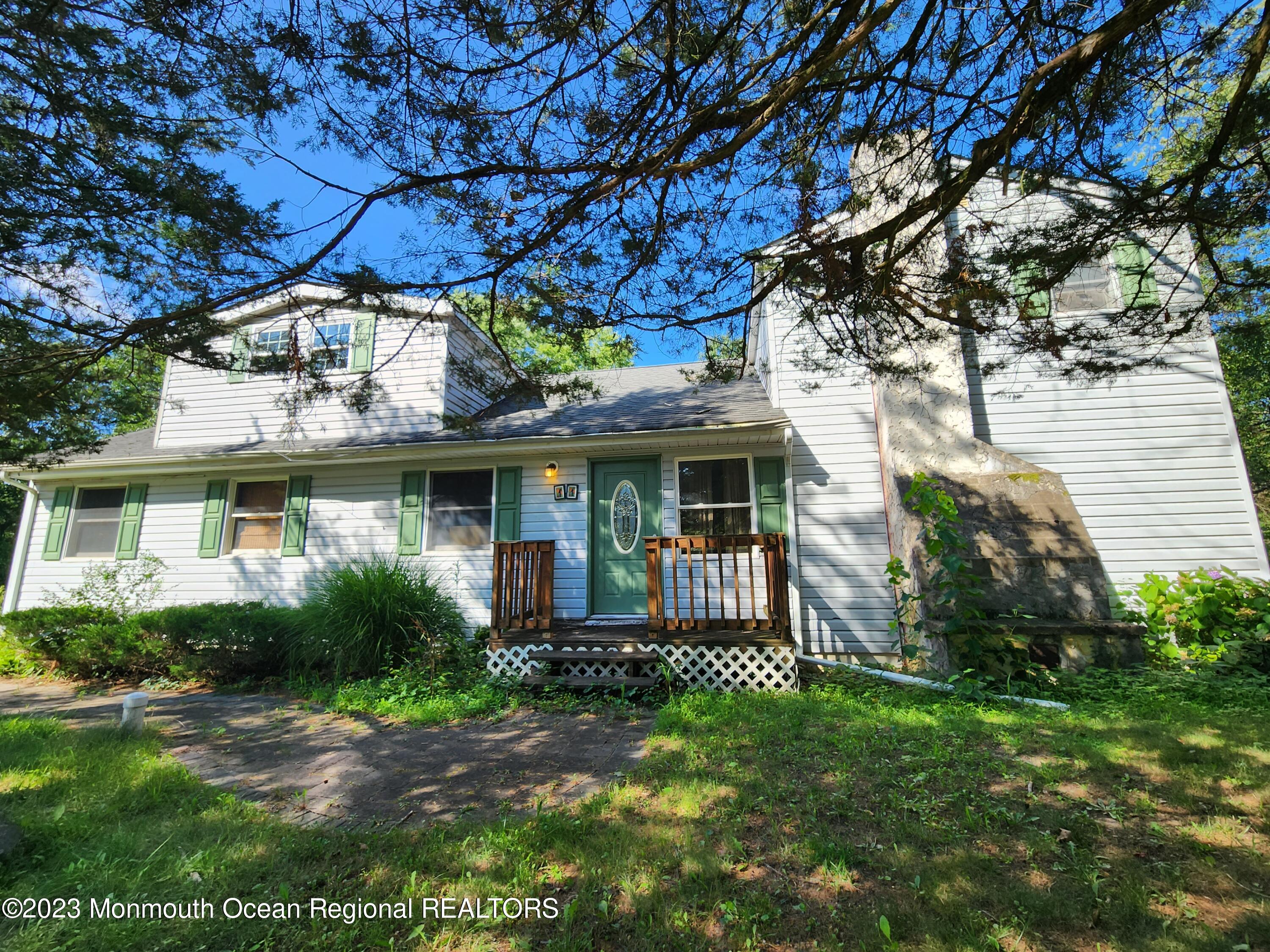 11 Main Street Cream Ridge, NJ 08514 - Photo 1 of 39 a front view of a house with garden