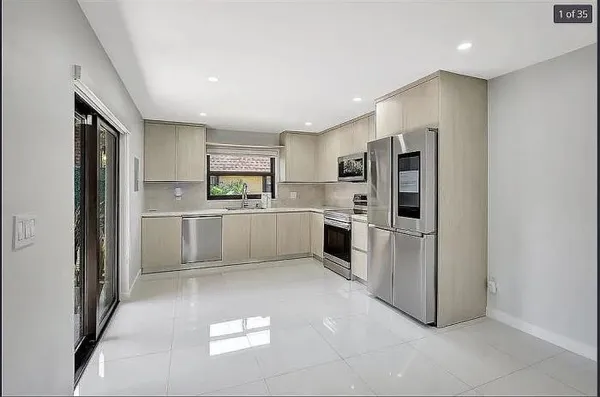 $399,000 | 2415 West 67th Place, Unit 811, Hialeah, FL 33016