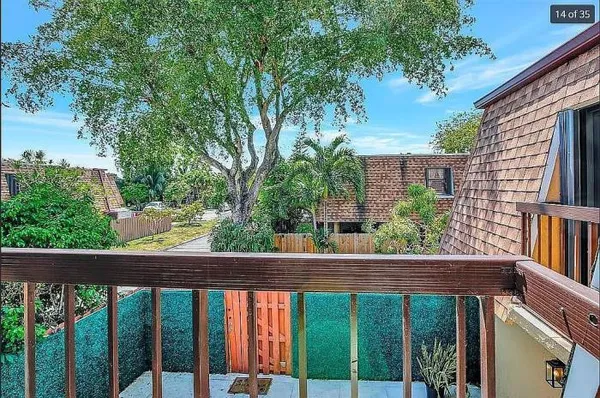 $399,000 | 2415 West 67th Place, Unit 811, Hialeah, FL 33016