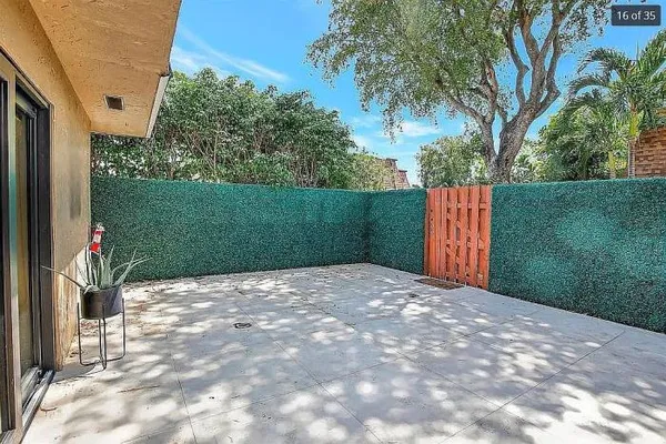 $399,000 | 2415 West 67th Place, Unit 811, Hialeah, FL 33016