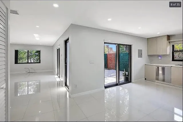 $399,000 | 2415 West 67th Place, Unit 811, Hialeah, FL 33016