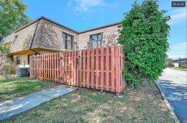 $399,000 | 2415 West 67th Place, Unit 811, Hialeah, FL 33016