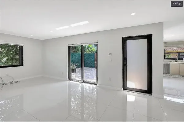 $399,000 | 2415 West 67th Place, Unit 811, Hialeah, FL 33016