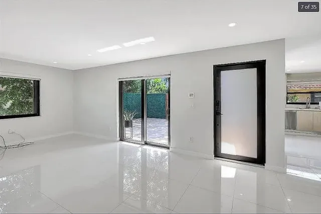 $399,000 | 2415 West 67th Place, Unit 811, Hialeah, FL 33016