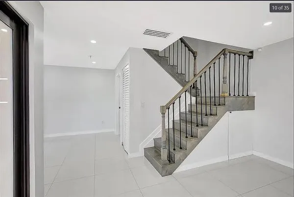 $399,000 | 2415 West 67th Place, Unit 811, Hialeah, FL 33016