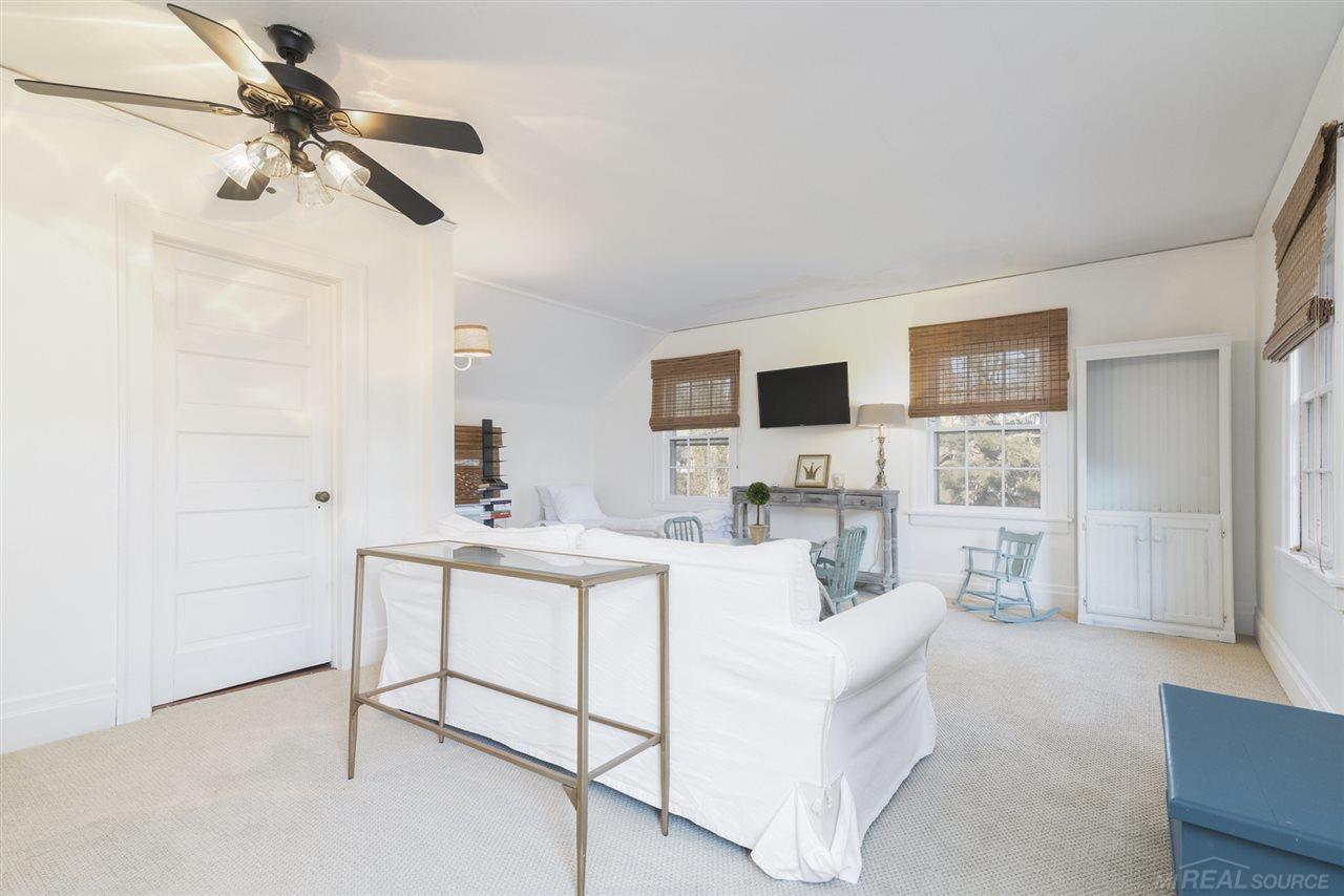 502 Rivard Boulevard Grosse Pointe, MI 48230 - Photo 23 of 34 50006518-22.JPG