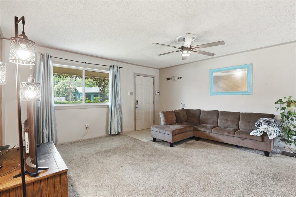 4304 Hodgkins Road Lake Worth, TX 76135 - Photo 12 of 33