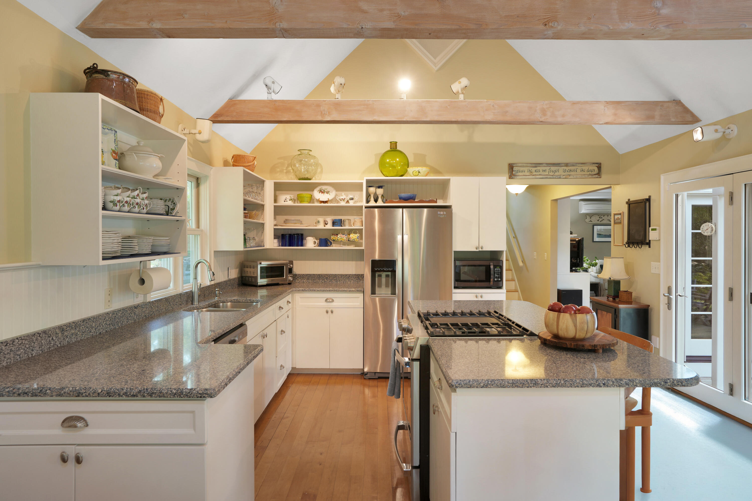 9 Grovedale Road Oak Bluffs, MA 02557 - Photo 7 of 28 9 Grovedale Rd-22