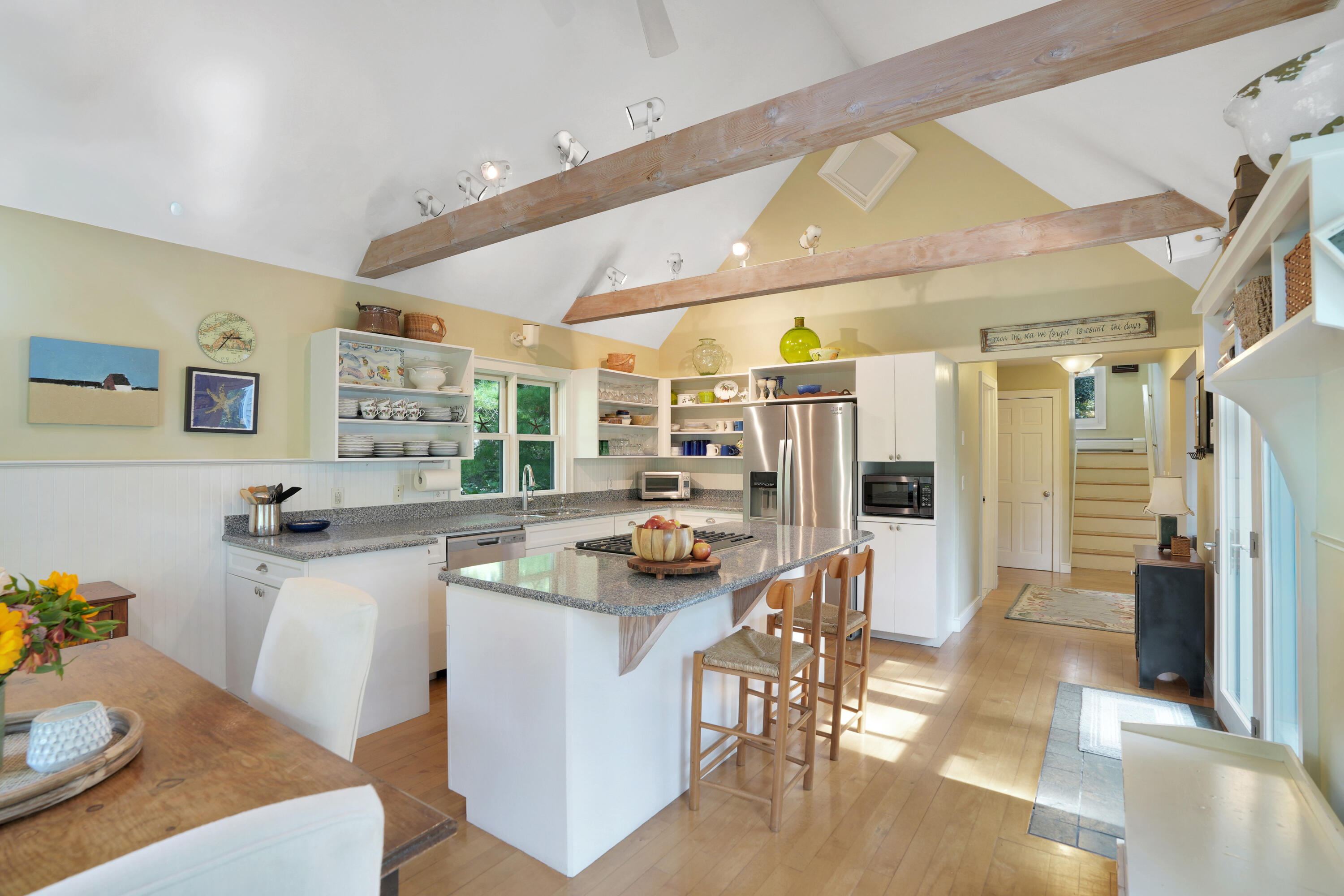 9 Grovedale Road Oak Bluffs, MA 02557 - Photo 8 of 28 9 Grovedale Rd-23