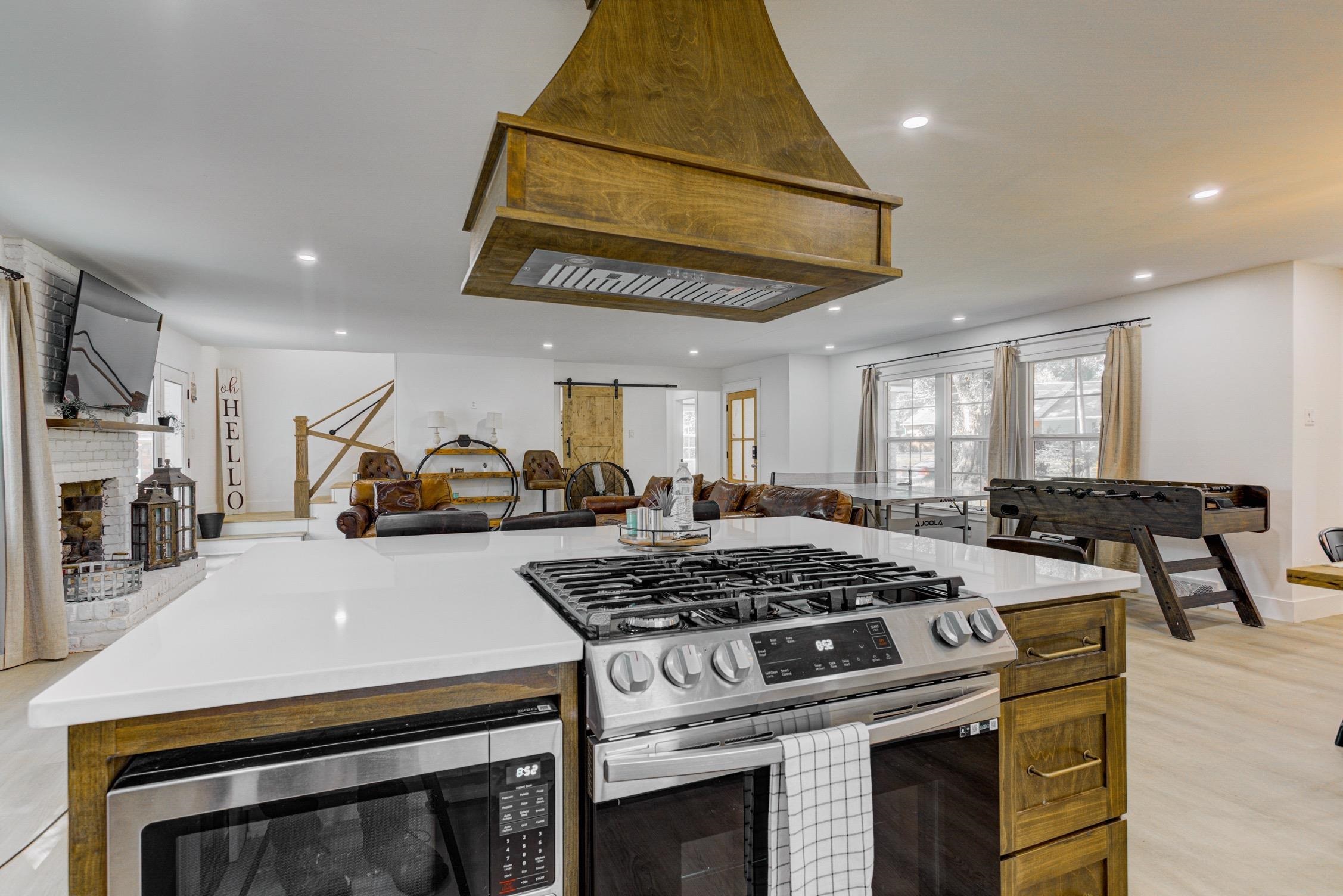 3914 Springfield Drive Memphis, TN 38128 - Photo 33 of 33 a kitchen with a stove and a sink