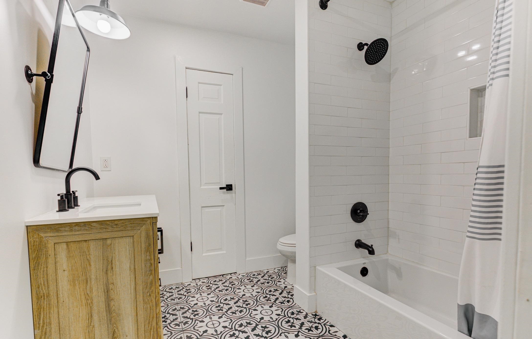 3914 Springfield Drive Memphis, TN 38128 - Photo 26 of 33 a bathroom with a sink a toilet and shower
