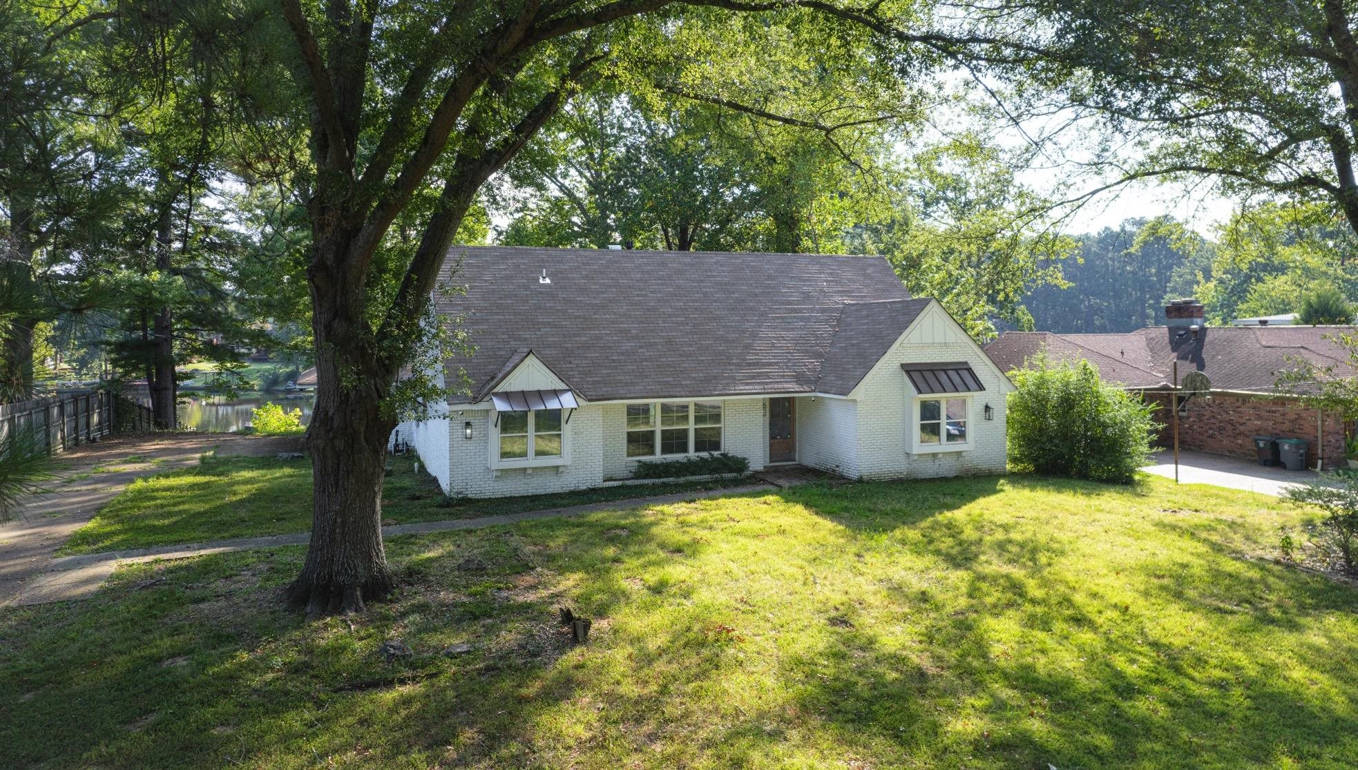 3914 Springfield Drive Memphis, TN 38128 - Photo 4 of 33 front view of a house with a yard