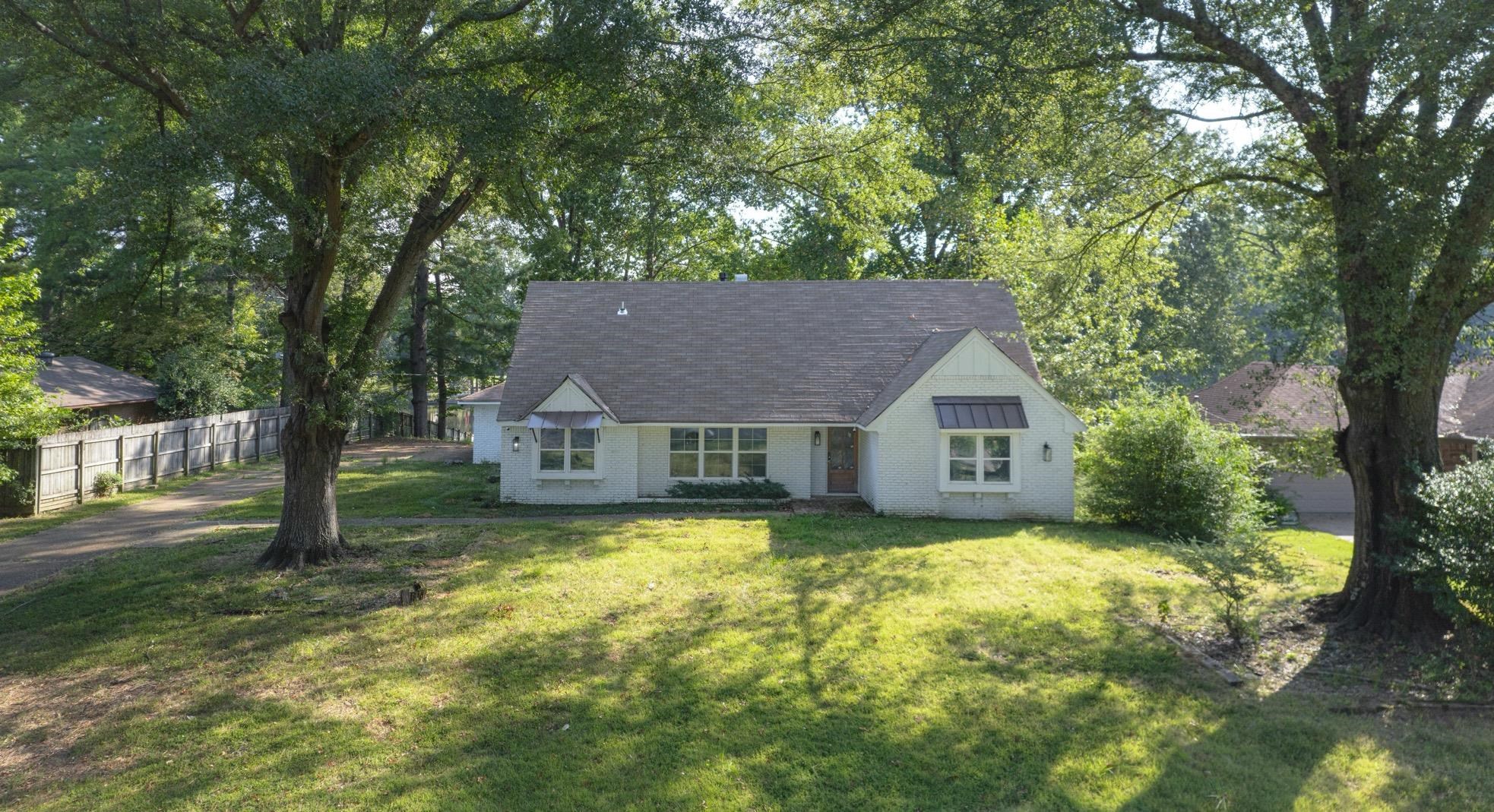 3914 Springfield Drive Memphis, TN 38128 - Photo 6 of 33 front view of a house with a yard