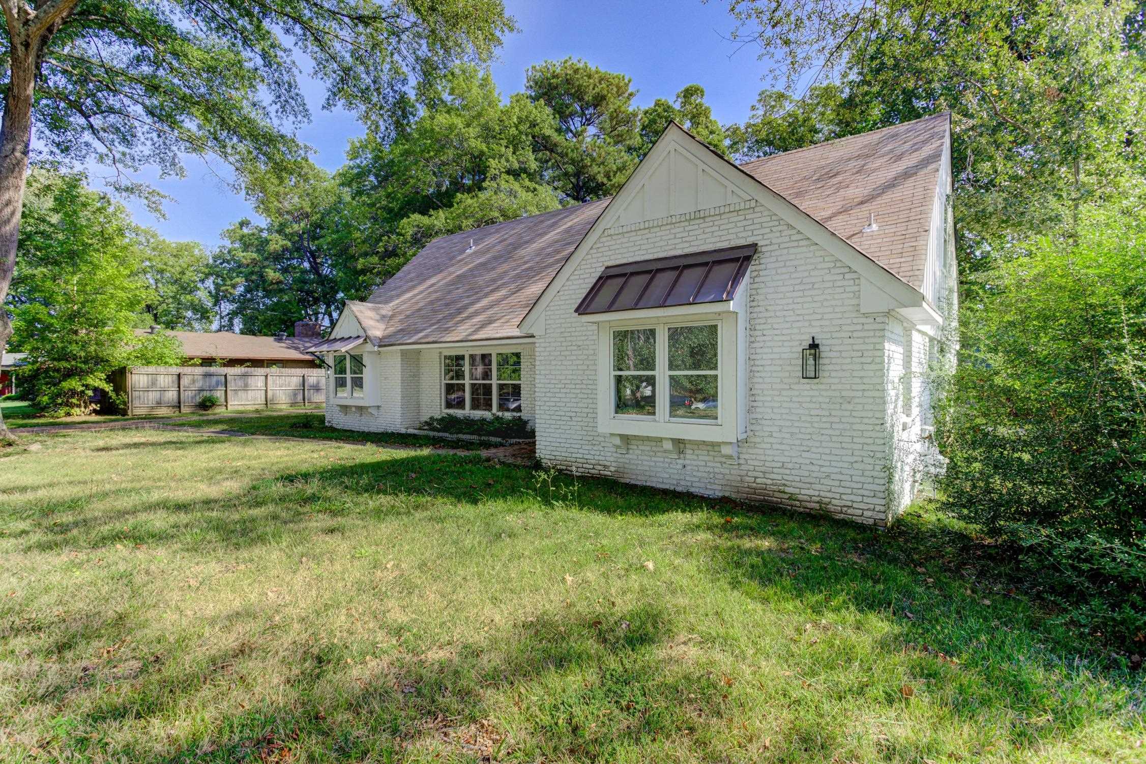 3914 Springfield Drive Memphis, TN 38128 - Photo 7 of 33 a front view of a house with a garden