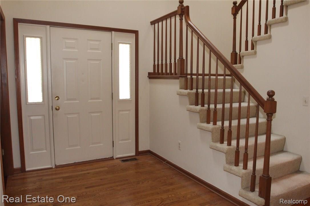 2112 Reagan Drive Rochester, MI 48309 - Photo 6 of 22 IMG_4668.JPG