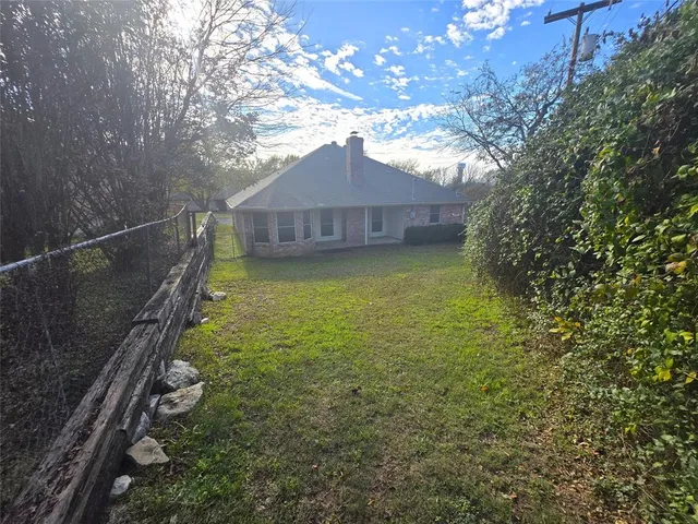 $325,000 | 604 Valleyridge Court, Decatur, TX 76234