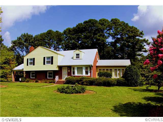 8300 Kalb Road Richmond, VA 23229 - Photo 1 of 12 Exterior Front - Corner lot with siding and brick