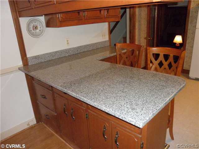 8300 Kalb Road Richmond, VA 23229 - Photo 7 of 12 Kitchen - The other area of NEW granite with bar..