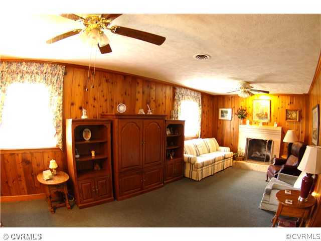 8300 Kalb Road Richmond, VA 23229 - Photo 8 of 12 Den/Family/Great Room - Family room with nice wood