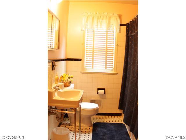 8300 Kalb Road Richmond, VA 23229 - Photo 10 of 12 Other - Upstairs bath