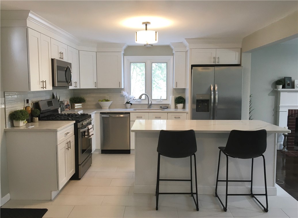 188 Old County Road Smithfield, RI 02917 - Photo 3 of 36