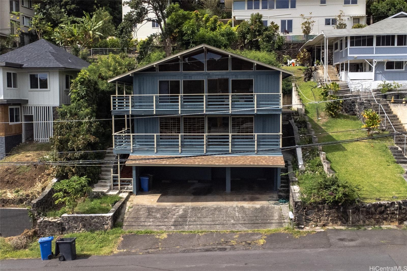 2526 Booth Road Honolulu, HI 96813 - Photo 1 of 1 a front view of a house with a porch