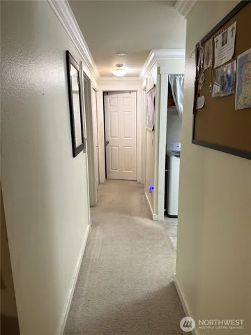 a view of entryway with door