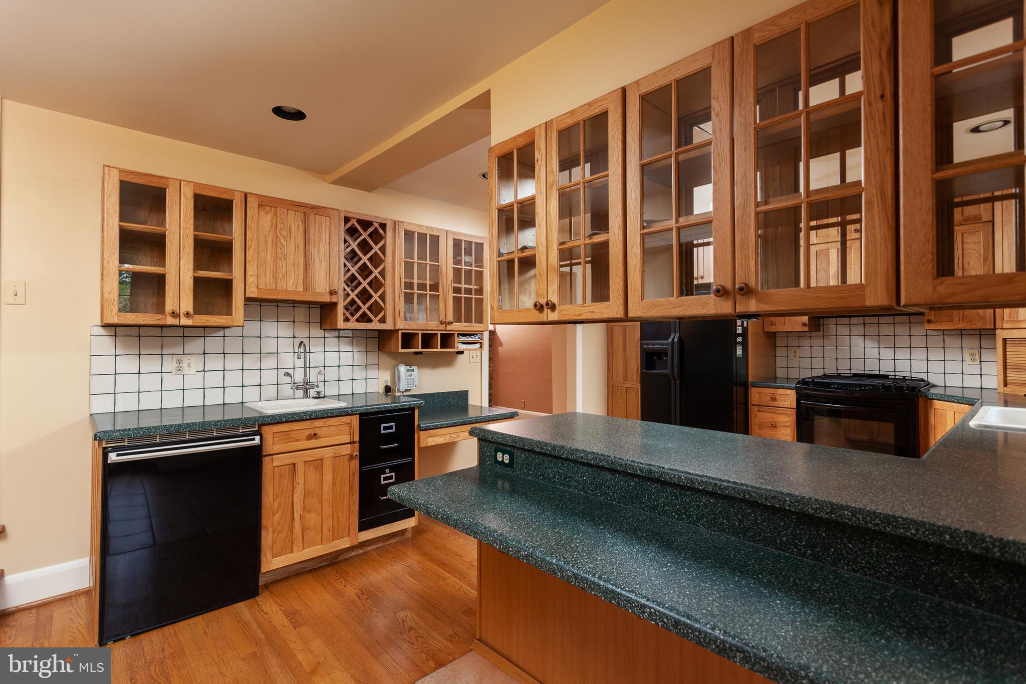 7109 Rich Hill Road Baltimore, MD 21212 - Photo 12 of 39 Large kitchen w/ plenty of counter & cabinet space