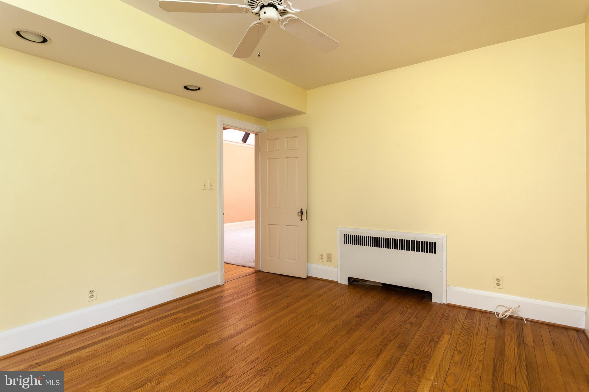 7109 Rich Hill Road Baltimore, MD 21212 - Photo 18 of 39 1st floor master