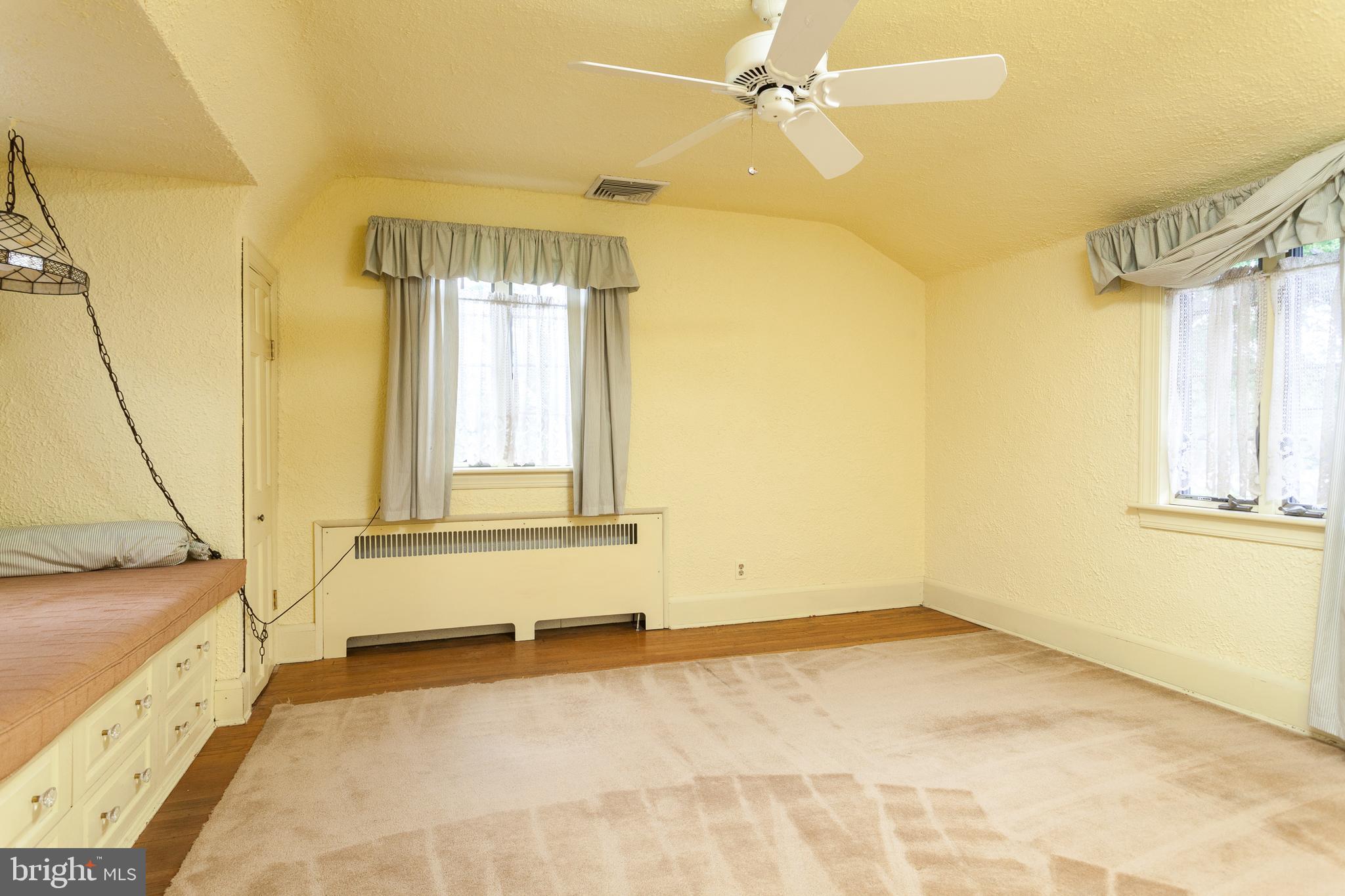 7109 Rich Hill Road Baltimore, MD 21212 - Photo 20 of 39 Bedroom with window nook
