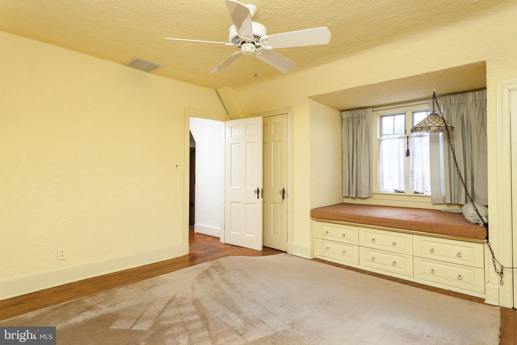 7109 Rich Hill Road Baltimore, MD 21212 - Photo 21 of 39 Bedroom with window nook.