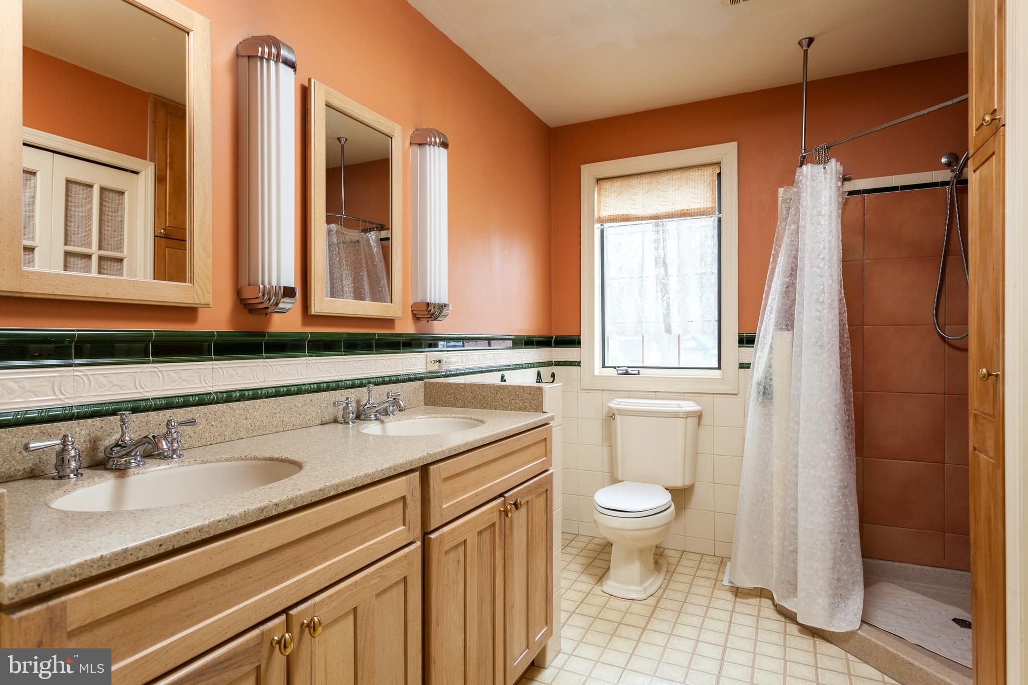 7109 Rich Hill Road Baltimore, MD 21212 - Photo 27 of 39 Master Bath
