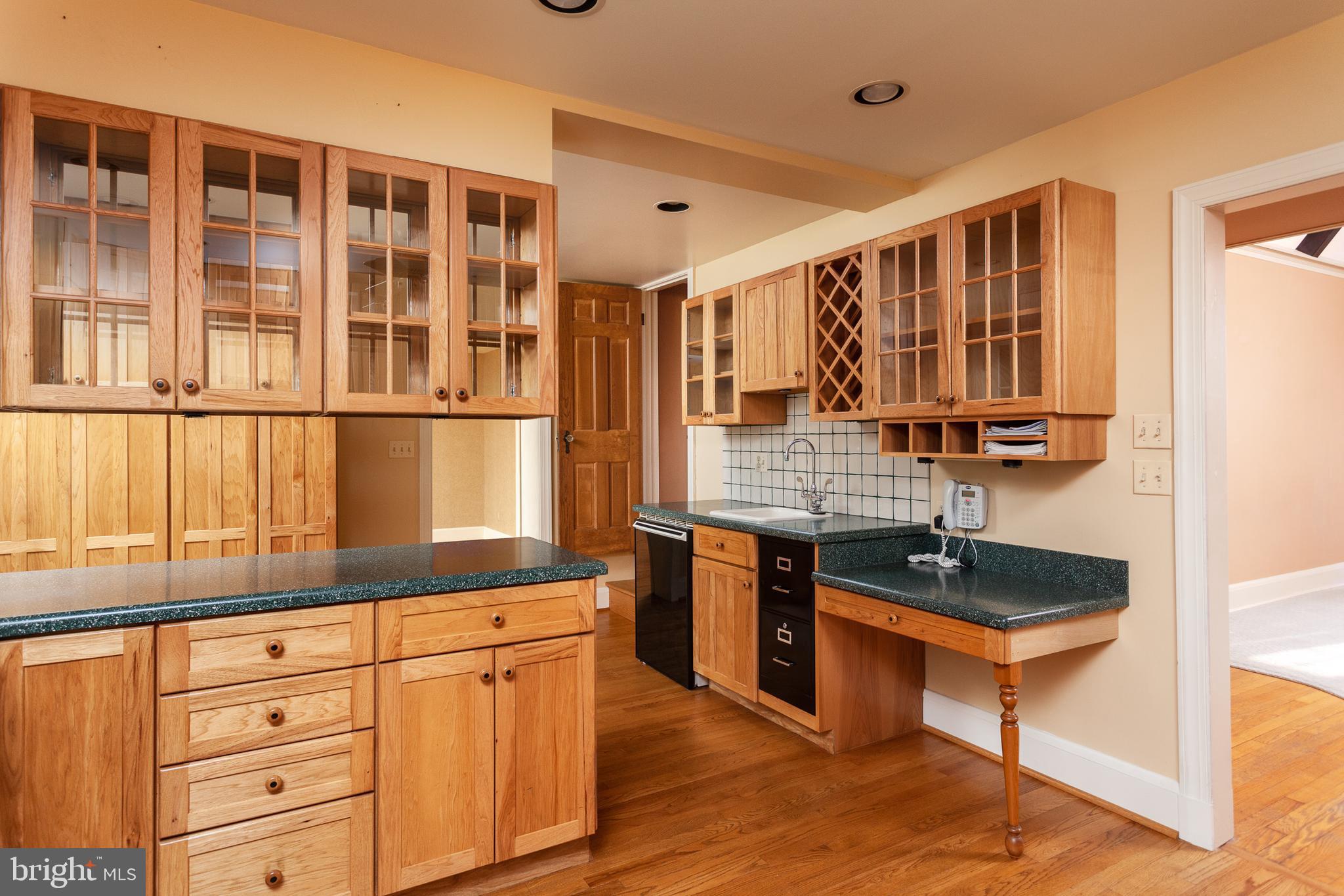 7109 Rich Hill Road Baltimore, MD 21212 - Photo 10 of 39 Large kitchen w/ plenty of counter & cabinet space