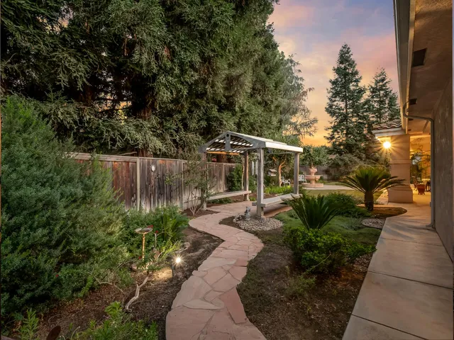 $1,100,000 | 6660 North St Catherine Court, Fresno, CA 93711