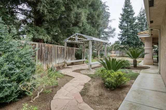 $1,100,000 | 6660 North St Catherine Court, Fresno, CA 93711