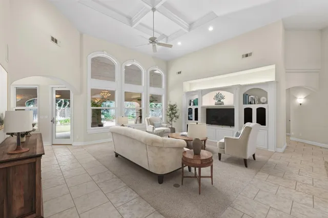 $1,100,000 | 6660 North St Catherine Court, Fresno, CA 93711