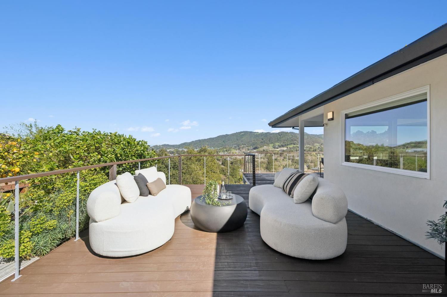 105 Oak Ridge Road San Rafael, CA 94903 - Photo 11 of 30