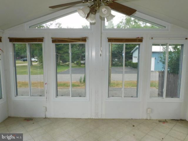 27 Victory Road Bridgeton, NJ 08302 - Photo 13 of 17 Sun Room