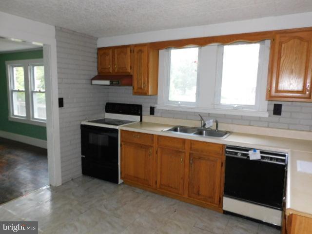27 Victory Road Bridgeton, NJ 08302 - Photo 5 of 17 Kitchen