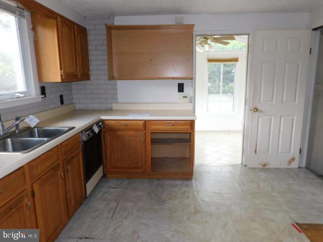 27 Victory Road Bridgeton, NJ 08302 - Photo 6 of 17 Kitchen