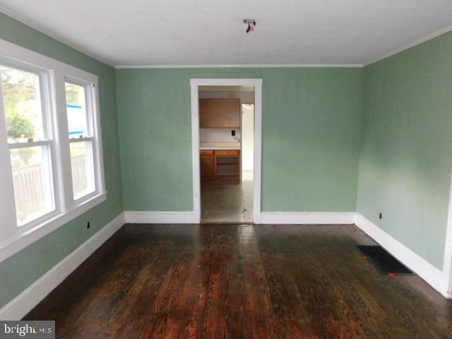 27 Victory Road Bridgeton, NJ 08302 - Photo 7 of 17 Dining Room