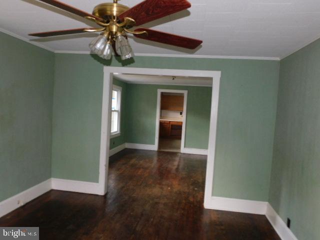 27 Victory Road Bridgeton, NJ 08302 - Photo 9 of 17 Living Room