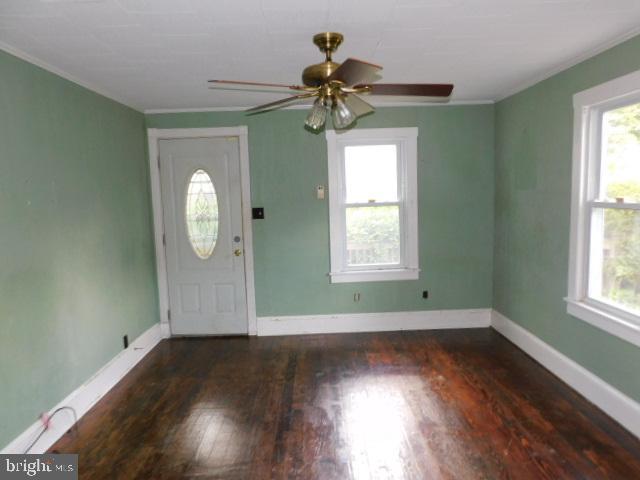 27 Victory Road Bridgeton, NJ 08302 - Photo 10 of 17 Living Room