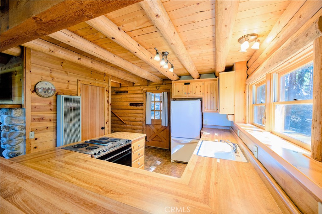 25121 Pine Cove Road Idyllwild, CA 92549 - Photo 15 of 39 Gallery Image 15